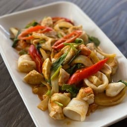ปลาหมึกผัดไข่เค็ม