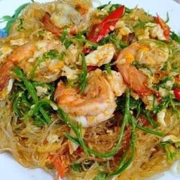 ข้าวราดผัดวุ้นเส้นกุ้งชะอมไข่