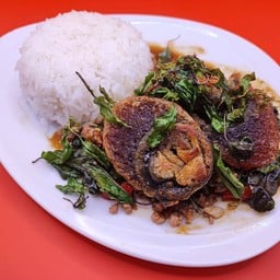 กะเพราไข่เยี่ยวม้า