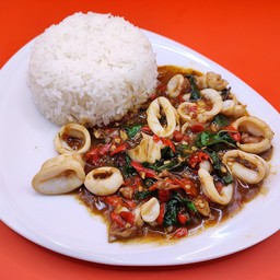 กระเพราปลาหมึก