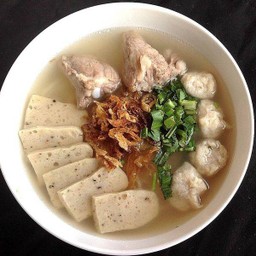 เส้นมาม่า ซี่โครง