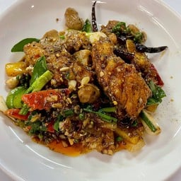 ปลากะพงผัดพริกไทยดำ