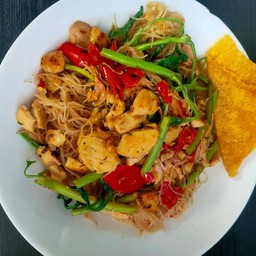 หมี่กระเฉด-ไก่ชิ้น