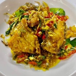 ผัดฉ่าเนื้อปลากะพง (ทอด)