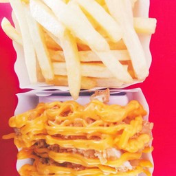 ข้าวไก่ทอดราดชีส + เฟรนช์ฟรายส์ size M