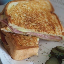 Grilled Ham & Cheese Clssic Sandwich.