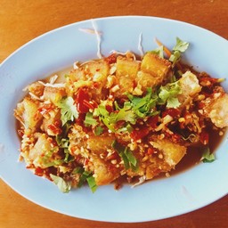 ยำหมูกรอบ