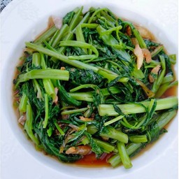 ผัดผักบุ้งเป็นกับ