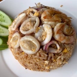 ข้าวผัดน้ำพริกนรกทะเล