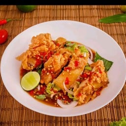 ยำไก่กรอบ (กับข้าว)