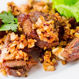 หมูทอดกระเทียม