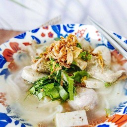 เฝอซี่โครงหมูกระดูกอ่อน