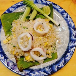 ข้าวผัดปลาหมึก