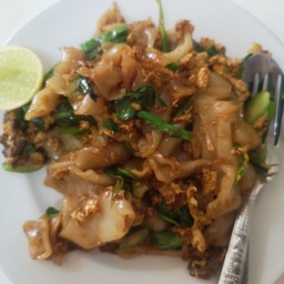 ผัดซีอิ้วไก่