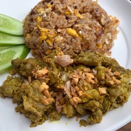 ข้าวผัดน้ำพริกนรกสมองขมิ้น