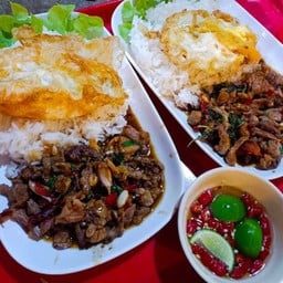 กะเพราเนื้อราดข้าว