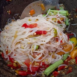 ตำขนมจีน