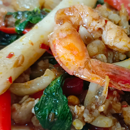 หมูสับทะเลผัดพริกเผาราดข้าว