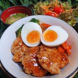 ข้าวอกไก่บดย่างเทอริยากิ+ไข่ต้มยางมะตูม