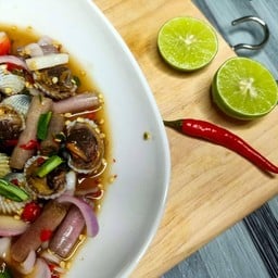 ยำหอยแครงไข่แดงเค็ม