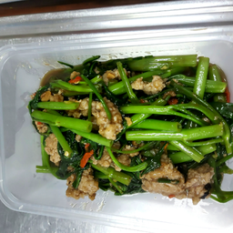 ผัดผักบุ้งหมูสับเป็นกับข้าว