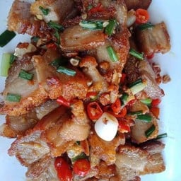 หมูกรอบผัดพริกเกลือ