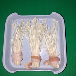 สามชั้นพันเห็ด
