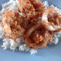 ปลาหมึกชุบแป้งทอดราดข้าว