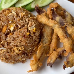 ข้าวผัดน้ำพริกนรกเนื้อแดดชุบแป้งทอด