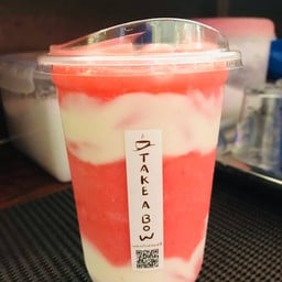 สตอเบอร์รี่สมูทตี้โยเกิร์ต