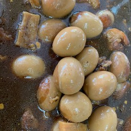 ไข่พะโล้ขาหมู (หน่อไม้)