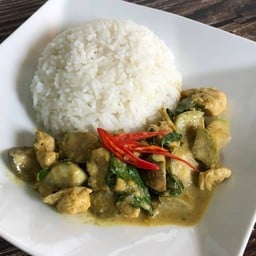 ข้าวแกงเขียวหวานผัดแหัง