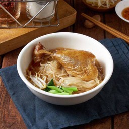 ก๋วยเตี๋ยวน่องเป็ดตุ๋น