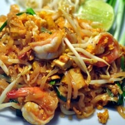 ผัดไท นายหนวด และ 💥 อาหารตามสั่ง 💥 ข้าวขาหมู สาขา 1 สุขสวัสดิ์