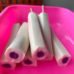 ลูกชิ้นทอดน้ำจิ้มรสเด็ด by คุณหญิง