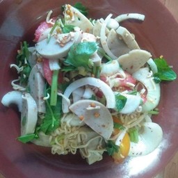 Spicy Instant Noodle Salad with Minced Pork