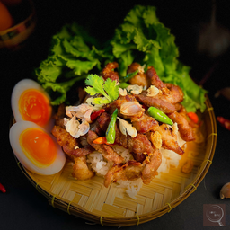 ข้าวหมูทอดลองดูง VS ไข่ต้มยางมะตูม