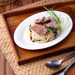 ข้าวกะเพราเนื้อพรีเมี่ยม