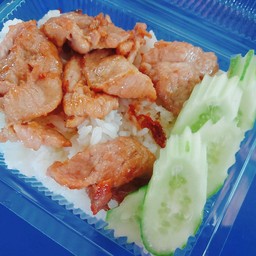 ข้าวหมูชิ้นทอดราดน้ำปลา