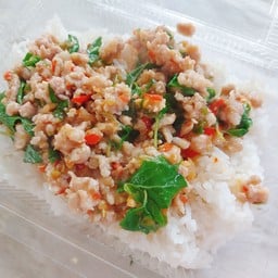 ข้าวกะเพราหมูสับวุ้นเส้น