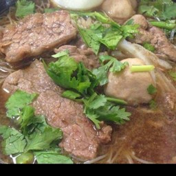 ก๋วยเตี๋ยวเนื้อน้ำตก(พิเศษ)