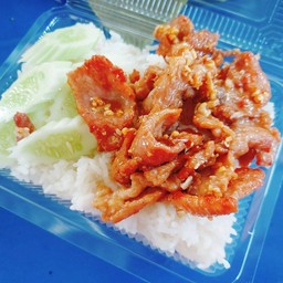 ข้าวหมูทอดกระเทียมพริกไทย