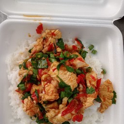 กะเพราไก่ใส่ถั่ว