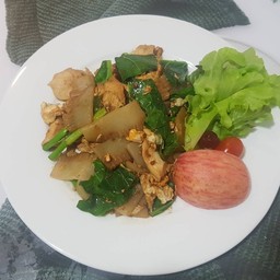 เส้นบุกผัดซีอิ๊วอกไก่
