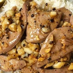 ตับกระเทียมราดข้าว