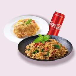 ข้าวไข่เจียว,มาม่าผัดกะเพรา,โค้ก 1 กระป๋อง