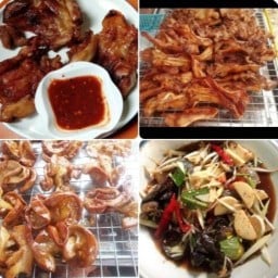 ส้มตำคอหมูย่าง.ใส้ย่าง น้ำจิ้มรสเด็ด .