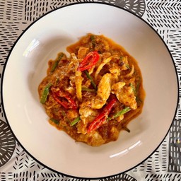 ผัดผงกะหรี่เนื้อสัน ไข่ข้น