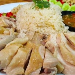 เจ๊อิ๋วข้าวมันไก่&กระเพรารสเด็ด