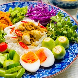 ป๋อมแป๋มเส้นสด น้ำยาใต้รสเด็ด สุขุมวิท